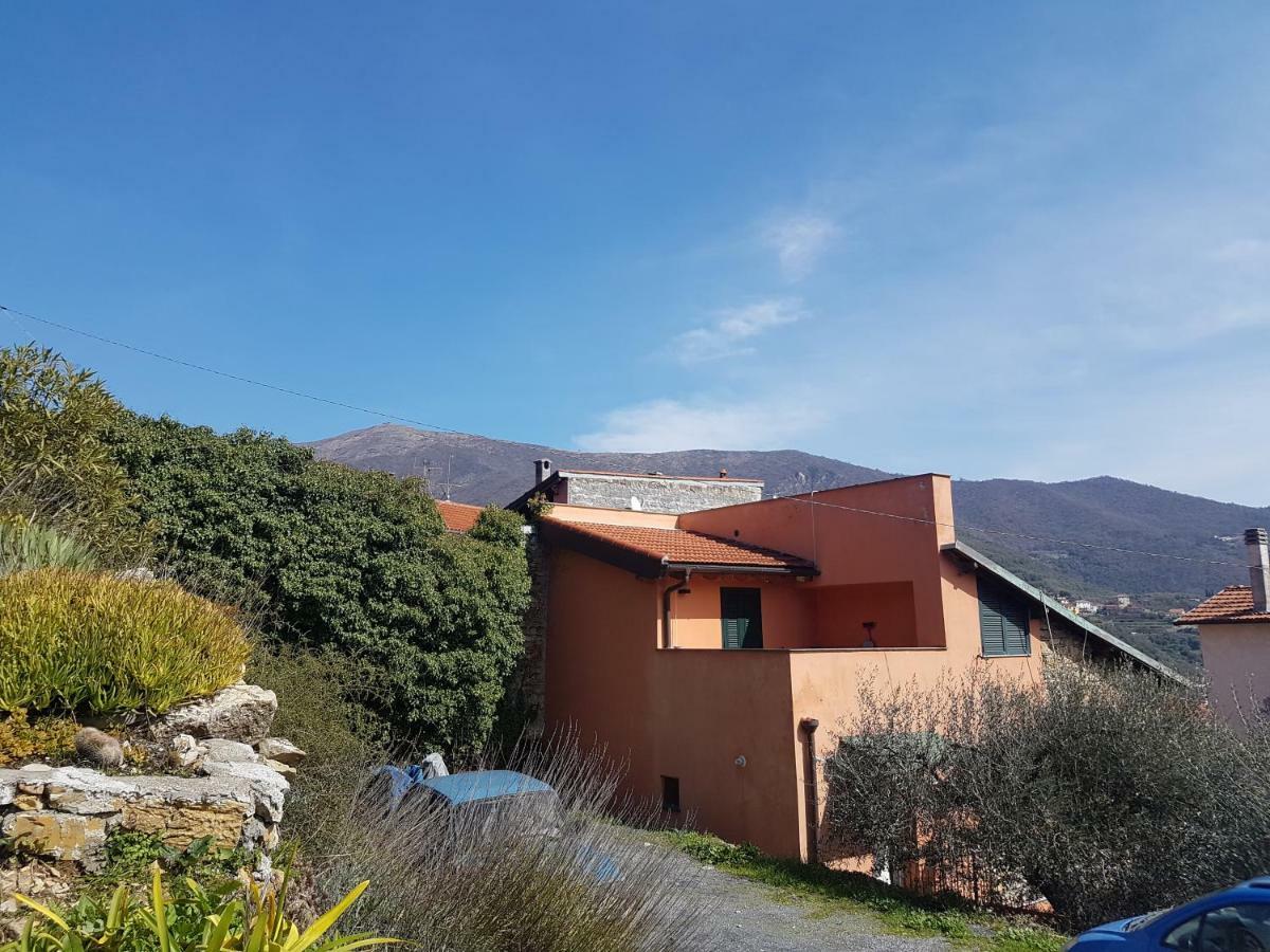 Piccolo Rifugio Nel Verde Chiusavecchia Buitenkant foto